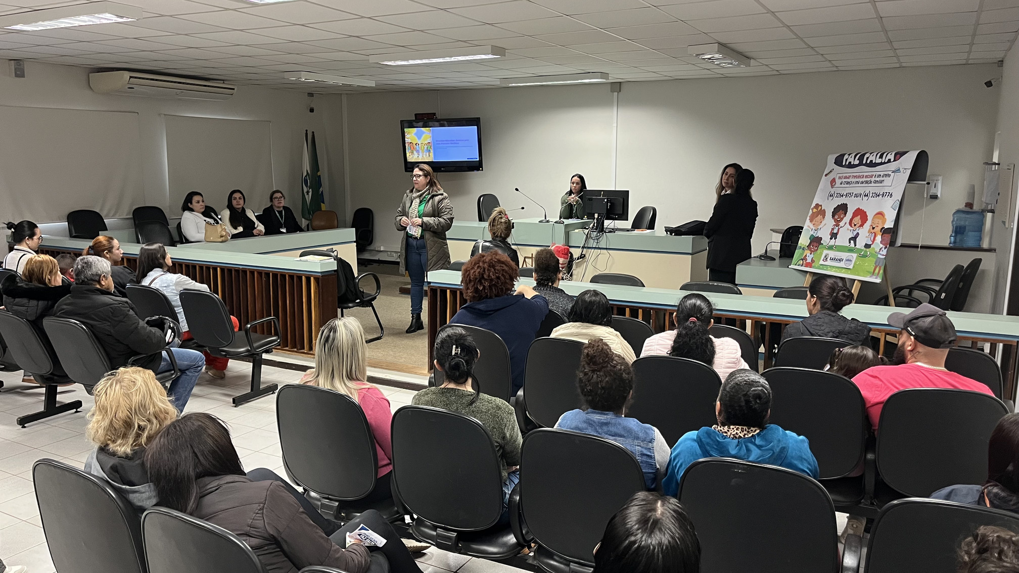 Prefeitura de Sarandi realiza audiência com famílias para combater a evasão escolar e fortalecer a permanência dos alunos nas escolas